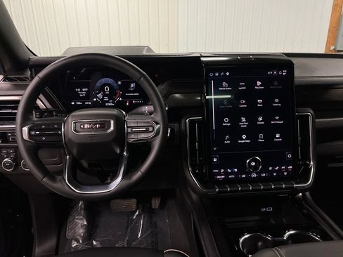 Certified 2025 GMC Yukon Elevation w/ Technology Package AWD/4WD image 18