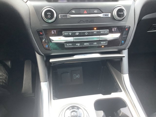 Used 2020 Ford Explorer Platinum w/ Premium Technology Package AWD/4WD image 38
