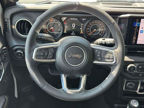 Used 2025 Jeep Wrangler Unlimited Sahara AWD/4WD image 12