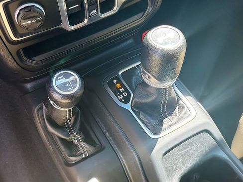 Used 2022 Jeep Wrangler Unlimited Sahara w/ Cold Weather Group AWD/4WD image 26