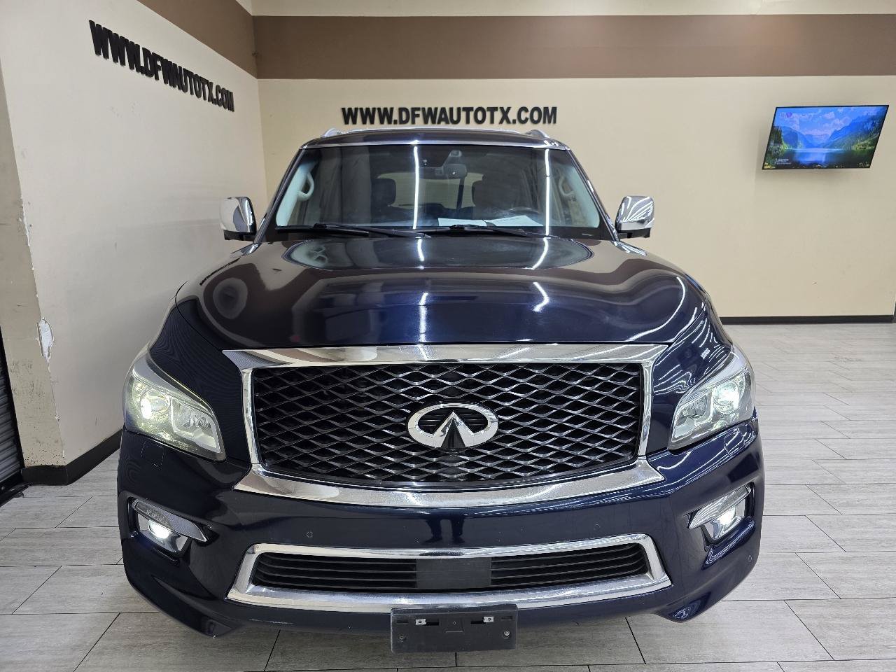 Used 2015 INFINITI QX80 4WD w/ Deluxe Technology Package image 4