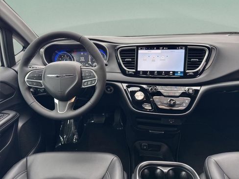 New 2026 Chrysler Voyager LX image 29