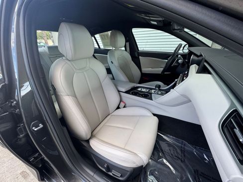 Used 2025 Genesis G70 2.5T image 36