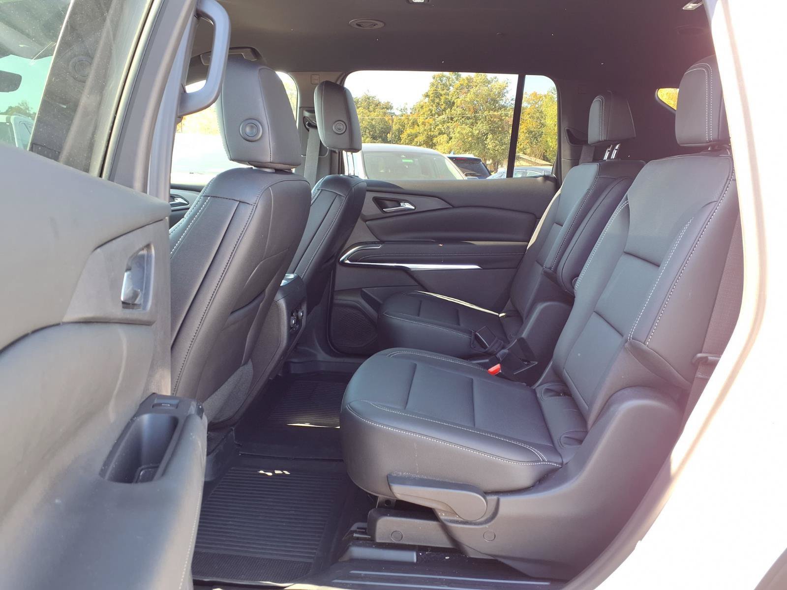 Used 2026 Chevrolet Traverse LT w/ Midnight/Sport Edition AWD/4WD image 24