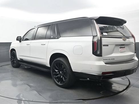 Used 2023 Cadillac Escalade ESV Sport AWD/4WD image 3