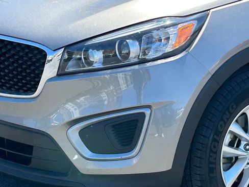 Used 2016 Kia Sorento FWD w/ LX Convenience Package image 12