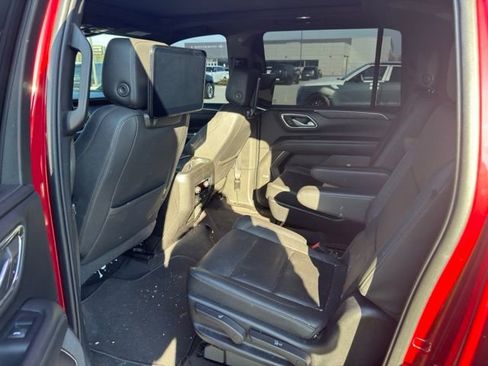 Used 2022 Chevrolet Suburban LT w/ LT Signature Package image 4