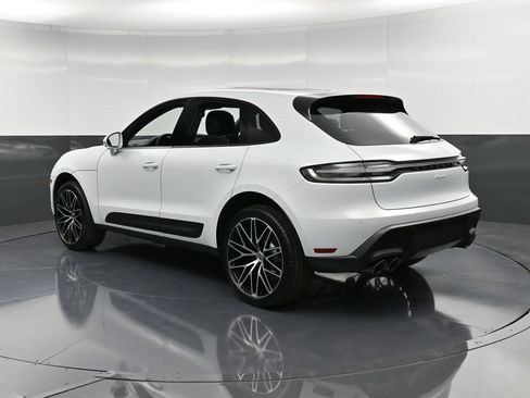 Certified 2026 Porsche Macan AWD/4WD image 3