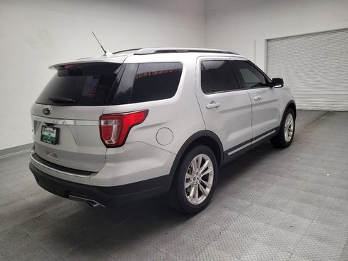 Used 2018 Ford Explorer XLT w/ Equipment Group 201A FWD image 9