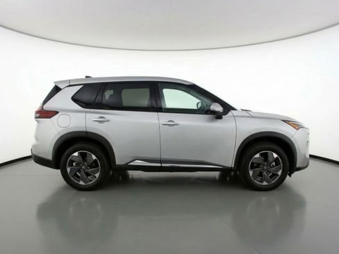 Used 2025 Nissan Rogue SV image 11
