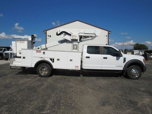 Used 2017 Ford F550 2WD Crew Cab Super Duty image 2