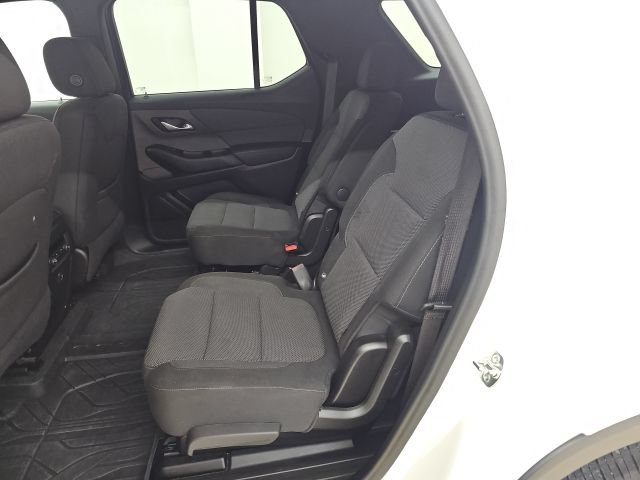 Used 2023 Chevrolet Traverse LT FWD image 3