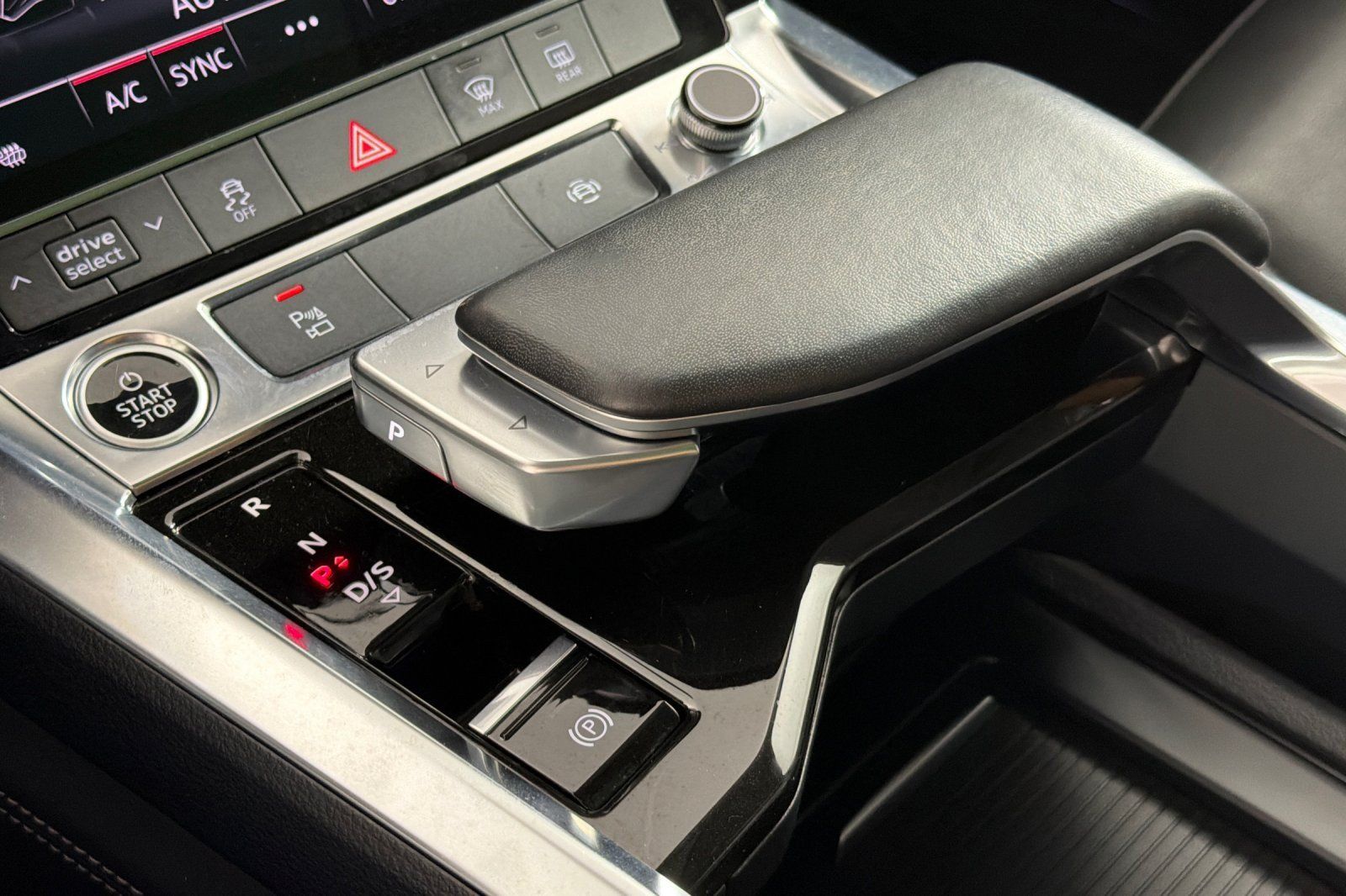 Used 2024 Audi Q8 e-tron Premium AWD/4WD image 21