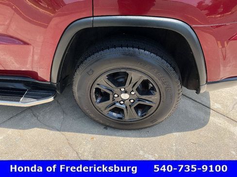 Used 2016 Jeep Grand Cherokee Laredo AWD/4WD image 10