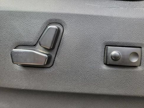 Used 2014 Dodge Grand Caravan SXT FWD image 18