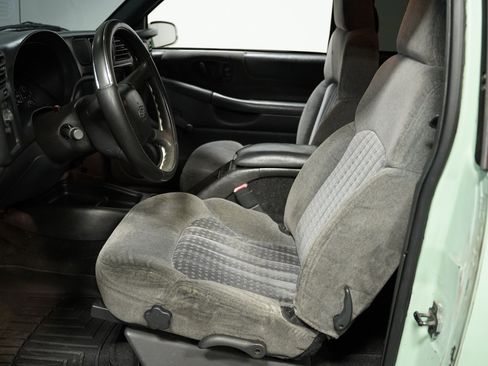 Used 2001 Chevrolet Blazer LS image 30