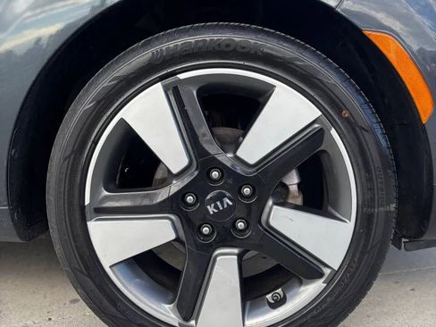 Used 2020 Kia Soul EX FWD image 9