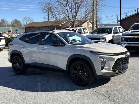 New 2026 Chevrolet Trax ACTIV w/ Driver Confidence Package image 2