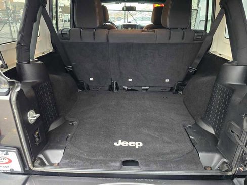 Used 2016 Jeep Wrangler Unlimited Sahara w/ Connectivity Group image 27