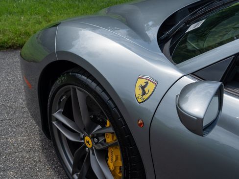 Used 2019 Ferrari 488 Spider RWD image 10