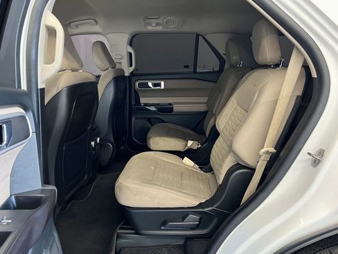 Used 2020 Ford Explorer XLT image 12