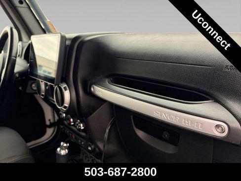 Used 2015 Jeep Wrangler Unlimited Rubicon image 19