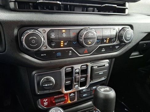 Certified 2025 Jeep Wrangler Willys 4xe image 19