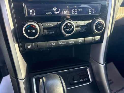 Used 2022 Subaru Ascent Premium w/ Convenience Package image 26