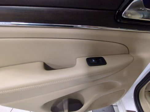 Used 2019 Jeep Grand Cherokee Overland image 23