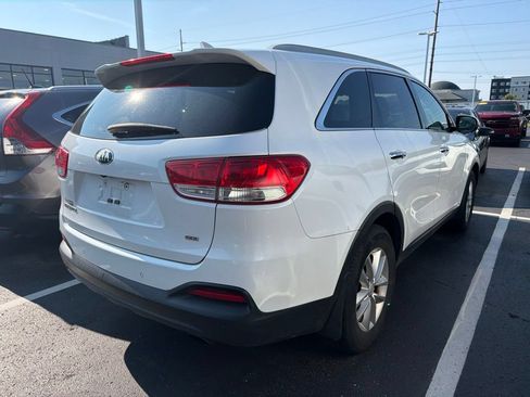 Used 2016 Kia Sorento AWD w/ LX Convenience Package image 3