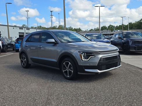 Certified 2025 Kia Niro LX FWD image 2