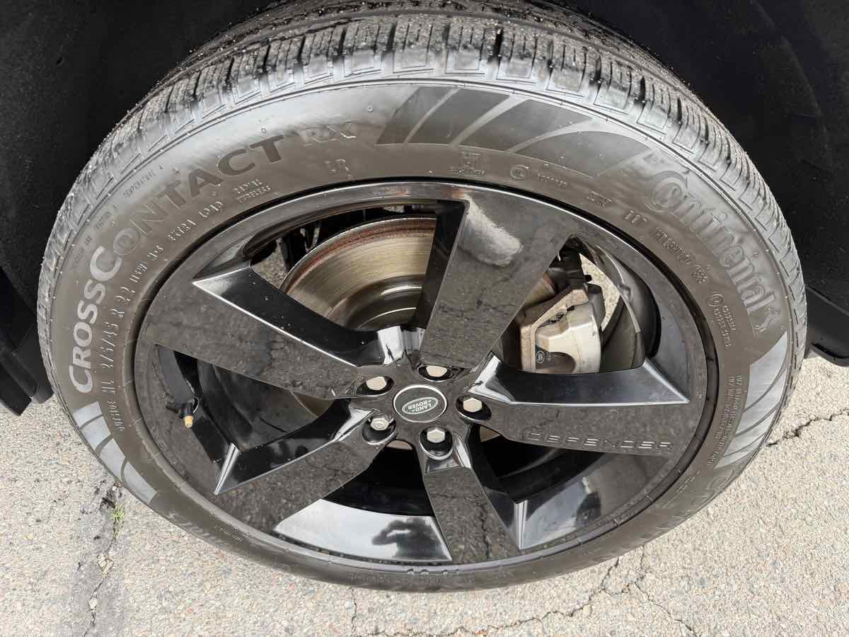 Used 2024 Land Rover Defender 130 X-Dynamic SE AWD/4WD image 11
