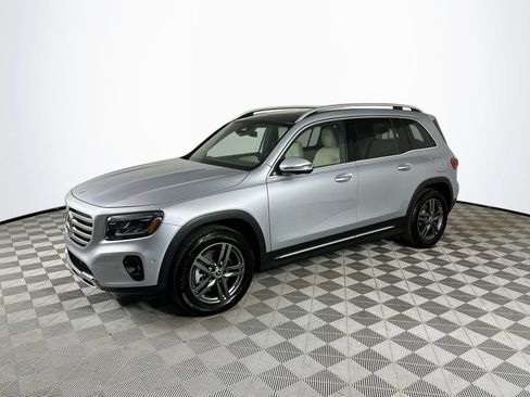 Used 2026 Mercedes-Benz GLB 250 4MATIC image 3