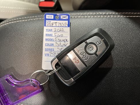 Used 2022 Ford Escape SE w/ Cold Weather Package image 25