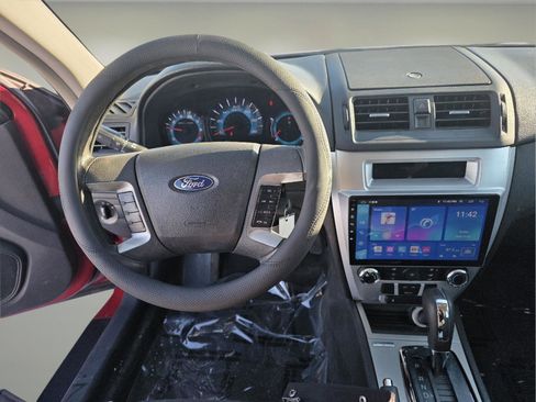 Used 2010 Ford Fusion SE image 2