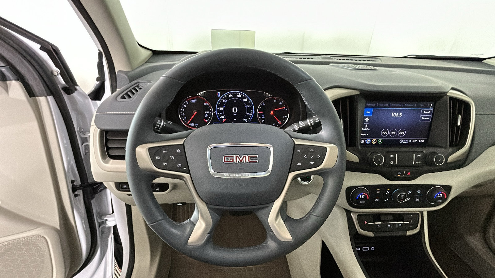 Used 2023 GMC Terrain Denali w/ Denali Premium Package AWD/4WD image 17