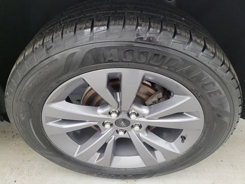 Used 2022 Ford Explorer XLT w/ Equipment Group 202A image 31