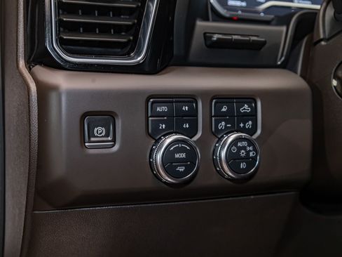 Used 2024 GMC Sierra 1500 Denali w/ Denali Reserve Package AWD/4WD image 16