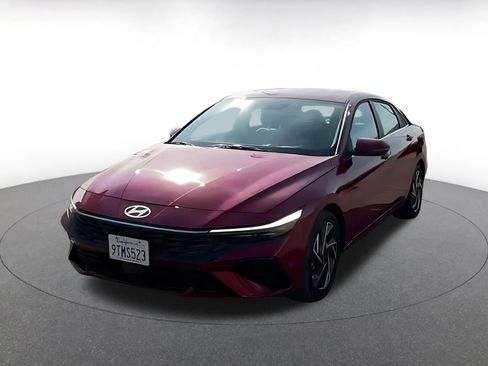 Used 2025 Hyundai Elantra Limited image 14