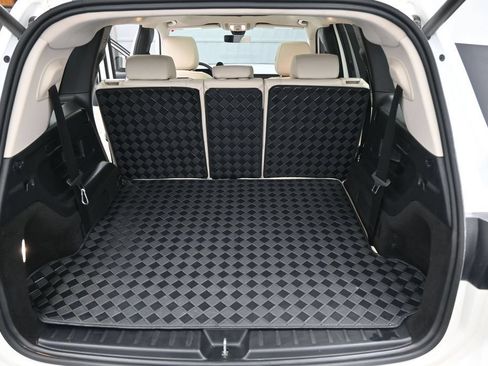 Used 2023 Mercedes-Benz GLB 250 w/ Premium Package image 14