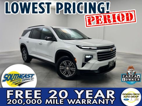 Used 2024 Chevrolet Traverse LT image 1