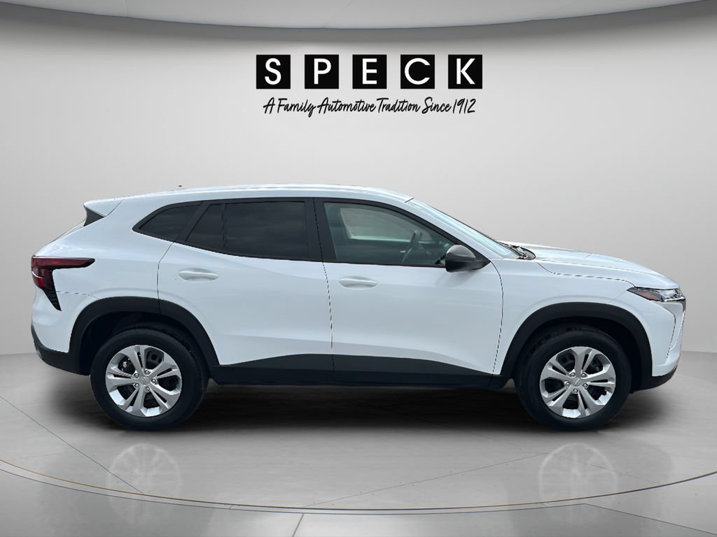Used 2025 Chevrolet Trax LS FWD image 6
