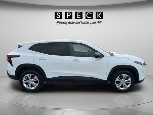 Used 2025 Chevrolet Trax LS FWD image 6
