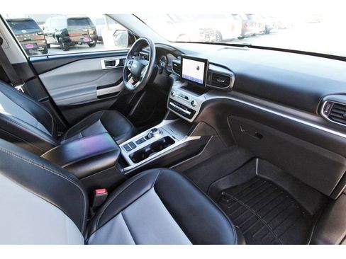 Certified 2022 Ford Explorer XLT w/ Equipment Group 202A image 29