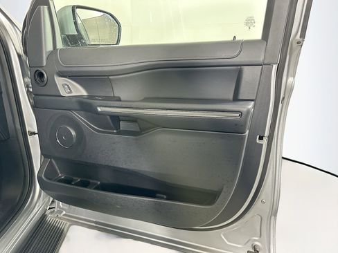 Used 2024 Ford Expedition Max XLT image 34