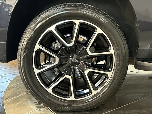 Used 2023 Chevrolet Suburban Premier AWD/4WD image 18