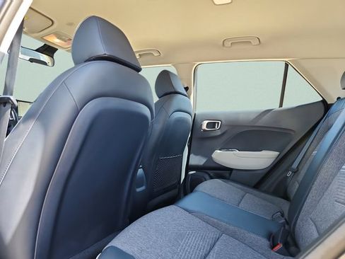 Used 2023 Hyundai Venue Limited FWD image 16