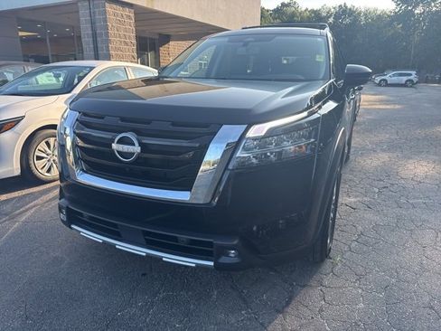 Used 2022 Nissan Pathfinder SL image 24