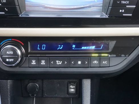 Used 2015 Toyota Corolla LE FWD image 10