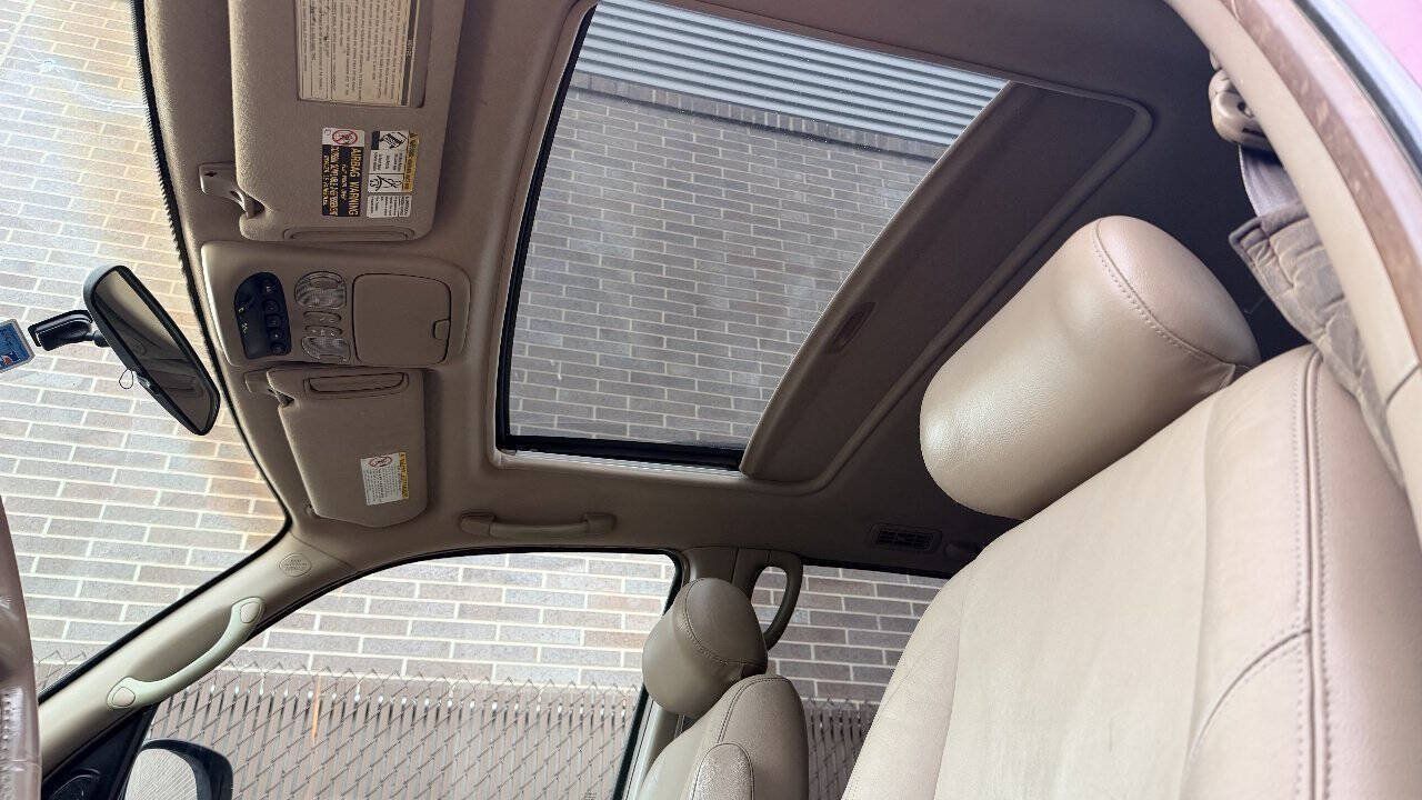 Used 2001 Toyota Sequoia SR5 w/ Preferred Pkg AWD/4WD image 11
